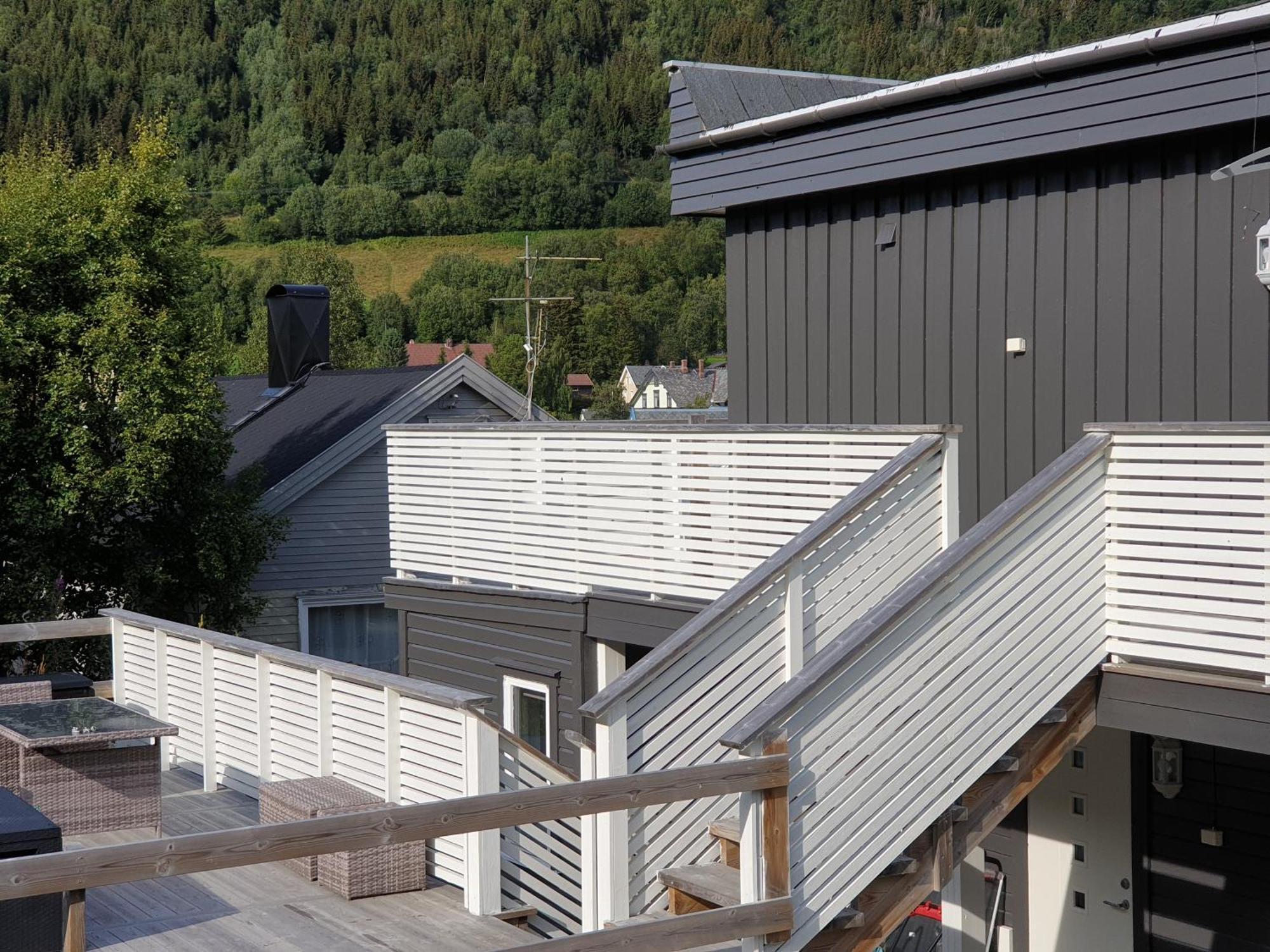 Lyngen Apartments Lyngseidet Exterior foto